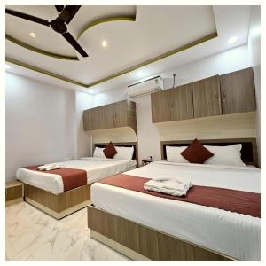 A PREMIUM HOTEL #PVS GRAND# VARANASI ! Near Baba Vishwanath Temple and Ganga Arti Ghat, Fully Air-conditioned Hotel with Wifi - Restaurant - Lift- Parking Facilities Available - A BEST HOTEL IN HEART OF VARANASI