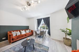 Modern and Comfortable Spacious 3 Bedroom House with Large Private Garden