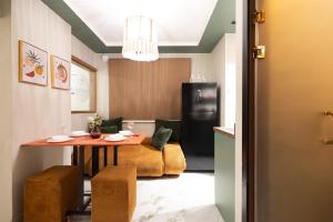 1 king BR Jacuzzi studio 5Min to cairo airport apartment