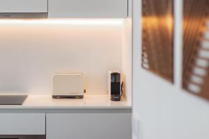 Iconic White Loft - Avenida