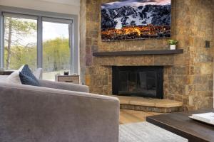 Ski-In Ski-Out Snowmass 2BR Condo with Hot Tub