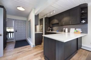 Ski-In Ski-Out Snowmass 2BR Condo with Hot Tub