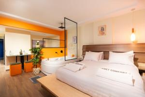 appartement Studio 5 min Airport Jacuzzi hotel, Massager