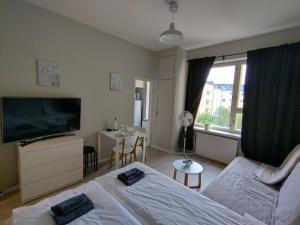 Foliate Living Verso