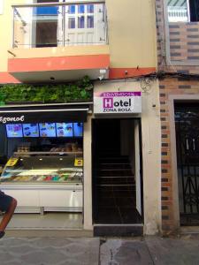 Hotel ZONA ROSA MARINILLA