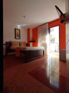 Hotel ZONA ROSA MARINILLA