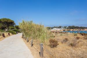 SeaBreezeHeaven - Sea View Apartment, Pool & Spacious Terrace with BBQ - 50m from Sant Pol Beach