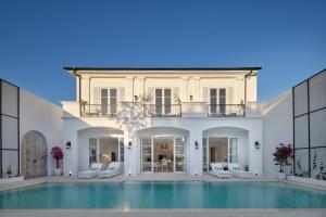 Colonial House 4BR Villa Ocean View in Berawa