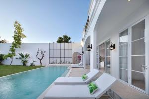 Colonial House 4BR Villa Ocean View in Berawa