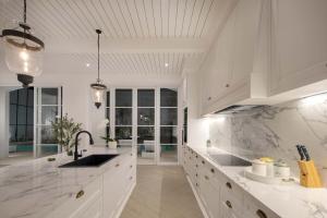 Colonial House 4BR Villa Ocean View in Berawa