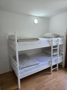 Vikendica ENSO Roge Serbia