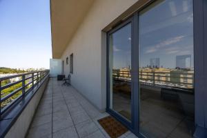 Włodarzewska Apt - 55m2, Parking, Balcony - by Rentujemy