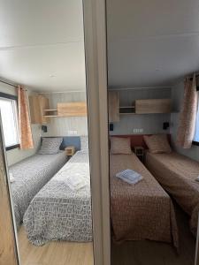 Maisons de vacances Nouveau bungalow No 575 Camping 4 etoiles Lac des Reves : photos des chambres