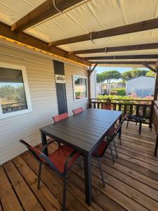 Maisons de vacances Nouveau bungalow No 575 Camping 4 etoiles Lac des Reves : photos des chambres