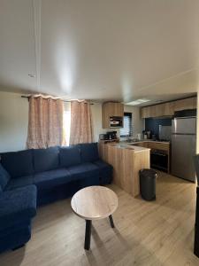 Maisons de vacances Nouveau bungalow No 575 Camping 4 etoiles Lac des Reves : photos des chambres