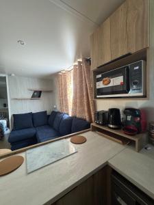 Maisons de vacances Nouveau bungalow No 575 Camping 4 etoiles Lac des Reves : photos des chambres