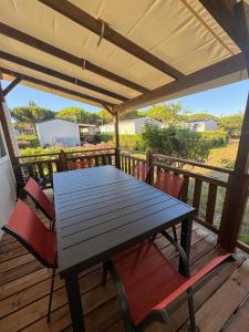 Maisons de vacances Nouveau bungalow No 575 Camping 4 etoiles Lac des Reves : photos des chambres