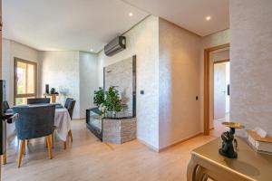 Spacious Apartment, Golf & Pool