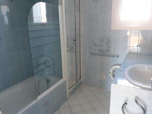 F3 jardin, parking, terrasse à 80 m de la plage à Saint cyr sur mer