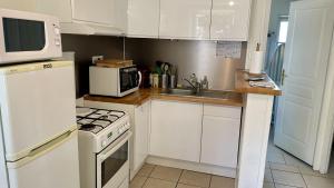 Appartements M2 Parking Wifi 1 a 3 pers 1 chambre, 1 lit de 180 ou 2 de 90, 1 canape 120 : photos des chambres