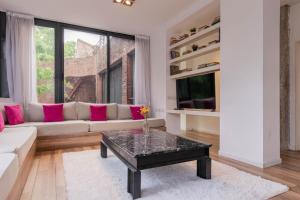 MOT Villa Salvador 4600 - 5 Bd Unique Villa Pool & BBQ Plaza Armenia