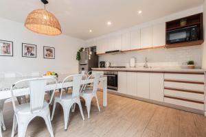 MOT Salvador 5879 A 4 Bd BBQ & Pool Palermo