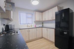 Budget Modern Room in Bilston-Ideal for Work Trips