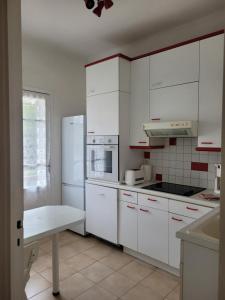 F3 jardin, parking, terrasse à 80 m de la plage à Saint cyr sur mer