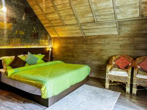 Panchavadi - Forest-Facing Treehouses with a Natural Mountain Pool