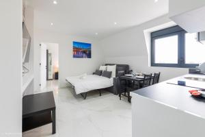 Moderne F2 proche ORLY, Paris