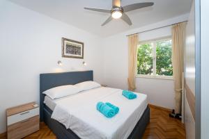 MY DALMATIA - Vacation house Maslenica with sea view terrace