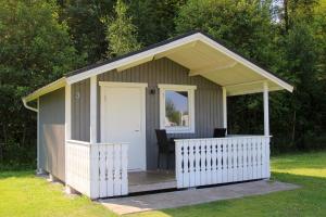 Cabin 15 kvm (4 Adults) room in Halens Camping och Stugby