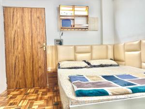 Super Luxury Independent Studio