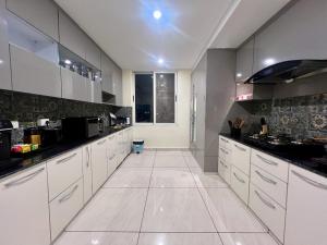 Luxury Apartment with Ganga View