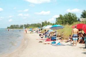 Sunset Cottage, 3 min walk to beach, sleeps 7