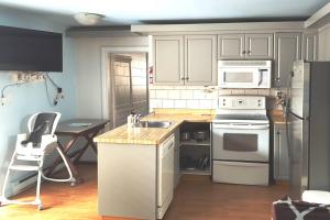 Sunset Cottage, 3 min walk to beach, sleeps 7