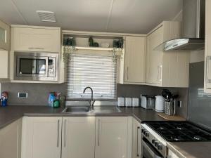 Caravan by the Sea D47