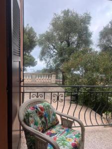 Appartements Eze village bas de villa jardin vue mer : photos des chambres