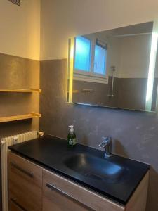 Eze village bas de villa jardin vue mer