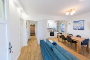 Apartment Miranda with terrace and BBQ by the sea