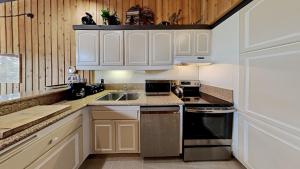 Warm and Cozy 4 Bedroom Condo in Mammoth!