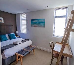 Beachfront Penthouse with patio and free parking