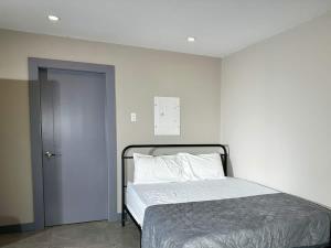 Lakefront Studio Cottage #7