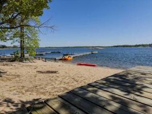 Lakefront Studio Cottage #7