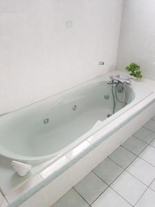 Maisons de vacances Maison authentique avec spa pres de Dax et son jardin : photos des chambres