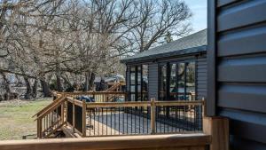 2-bedroom Lake Front Cottage in Harwood ON #4