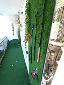 Tropical Suite terraza con Minigolf