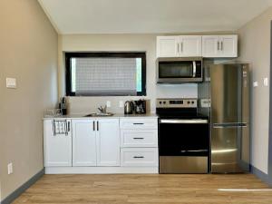 2-bedroom Lake Front Cottage in Harwood ON #7