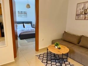 Central & Riverfront Room 3