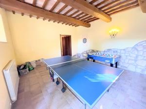 Detached villa - sleeps 10 - pool - pergola - playground for children - wifi